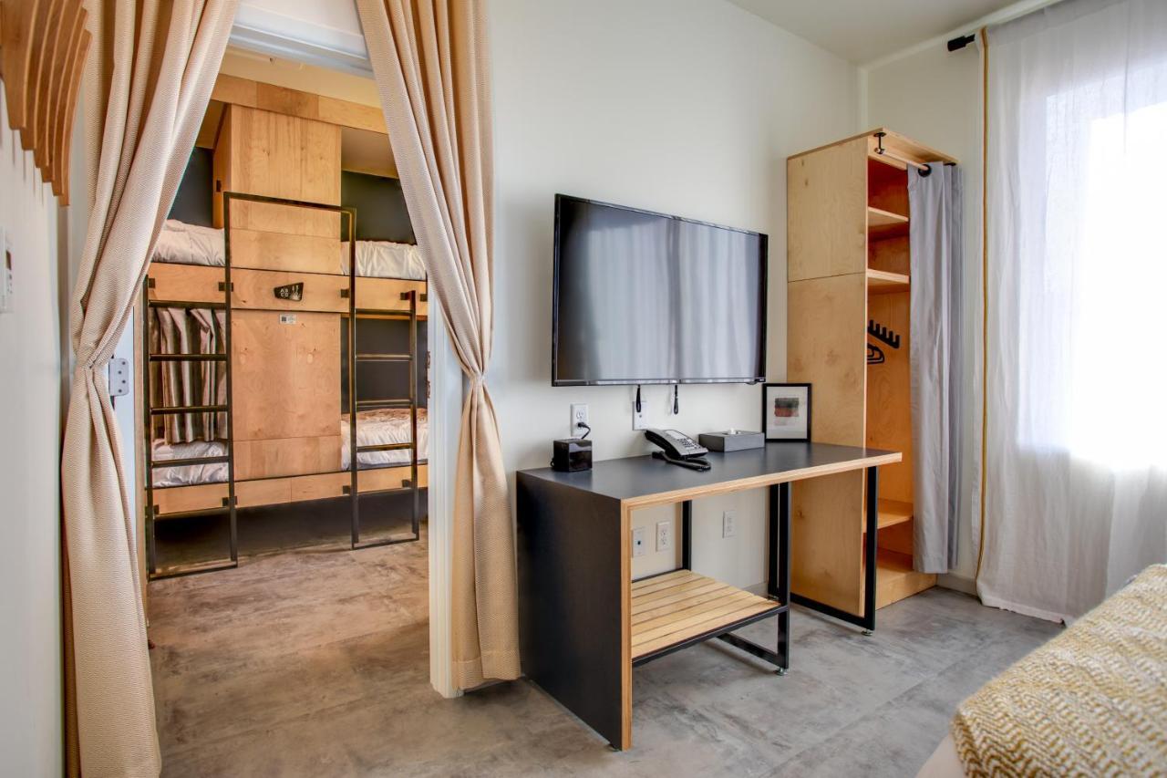 The Monterey Motel 2*